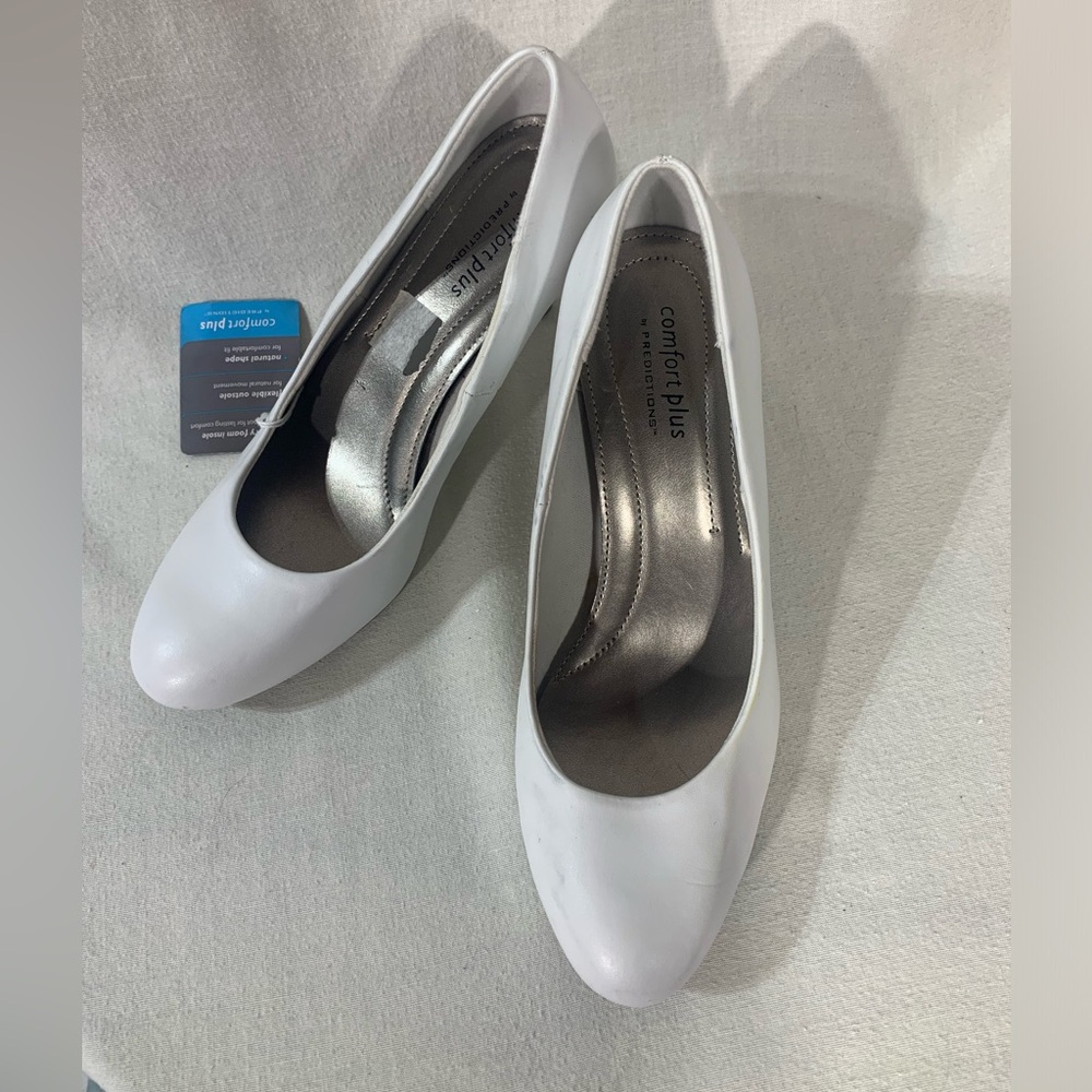 Comfort Plus by Predictions White Heels Rounded Toe Size 8